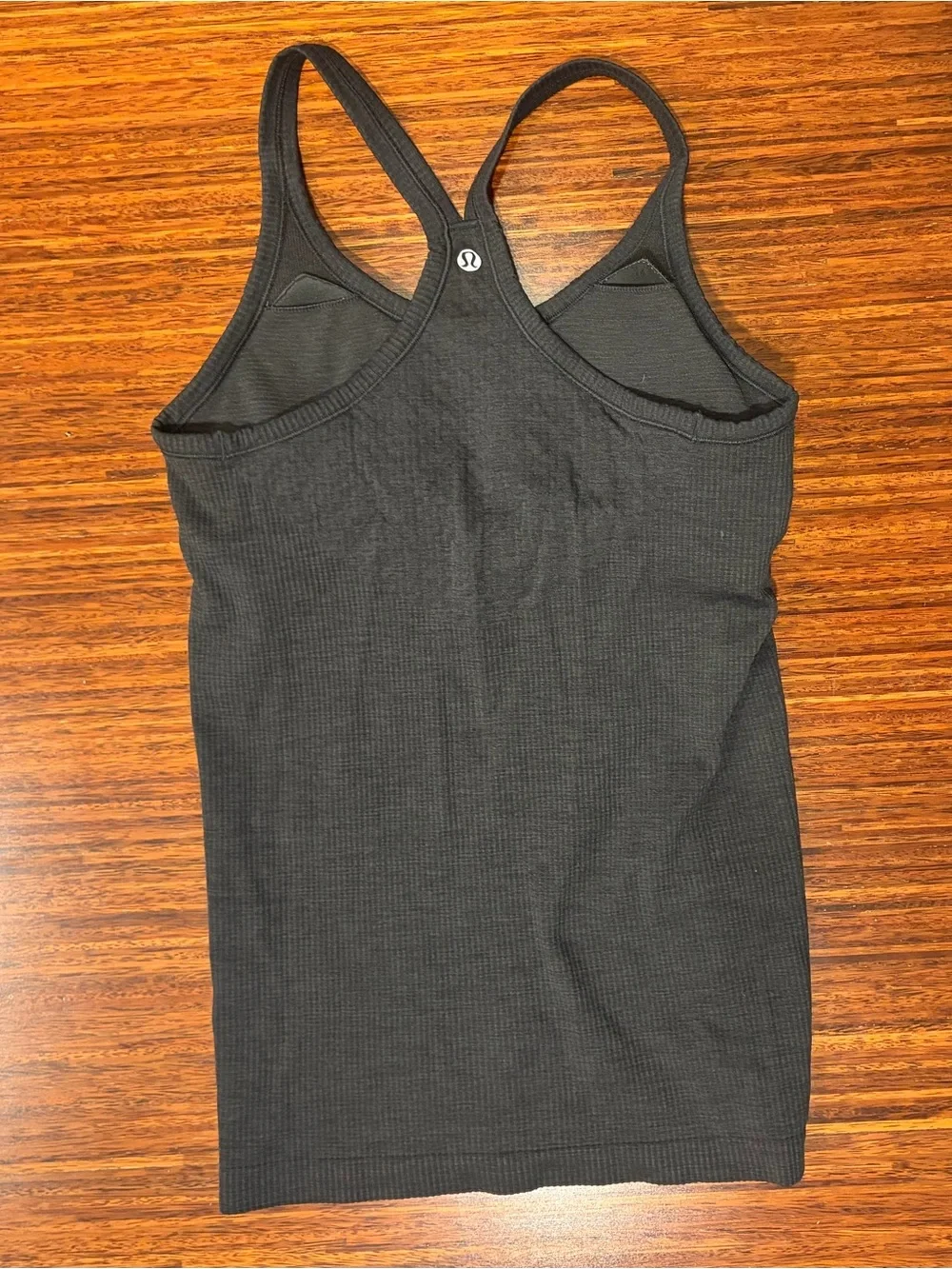 Lululemon Ebb to Street Tank Top black size 8 with pads EUC